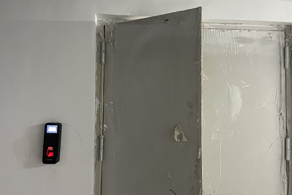 北京佑安府機房海康威視指紋刷卡門禁安裝工程