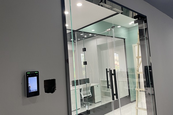 昌翼（北京）文化傳播有限公司?？低暼四樧R別門禁安裝工程